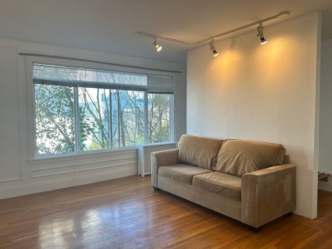Photo - Russian Hill Large Studio Condo!