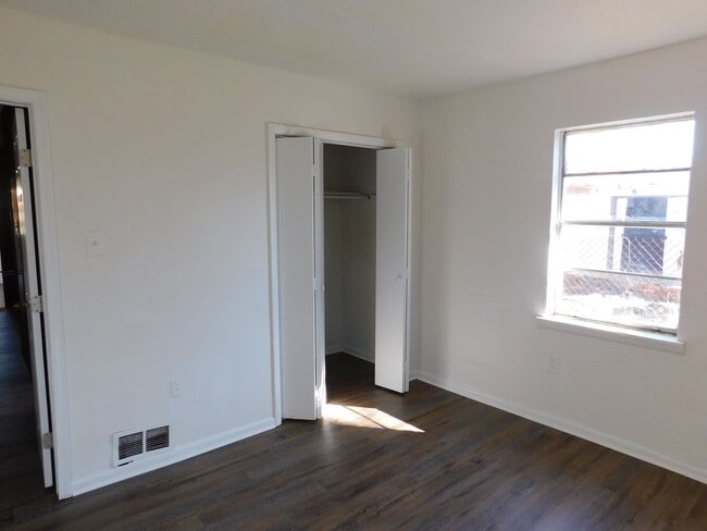 Foto del edificio - Hubbard Ave 2367-2369 (duplex) - AH