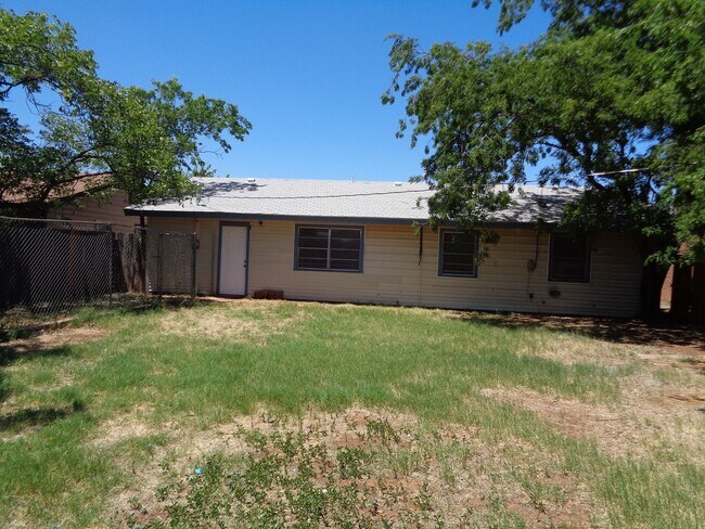 Building Photo - Great Family Home