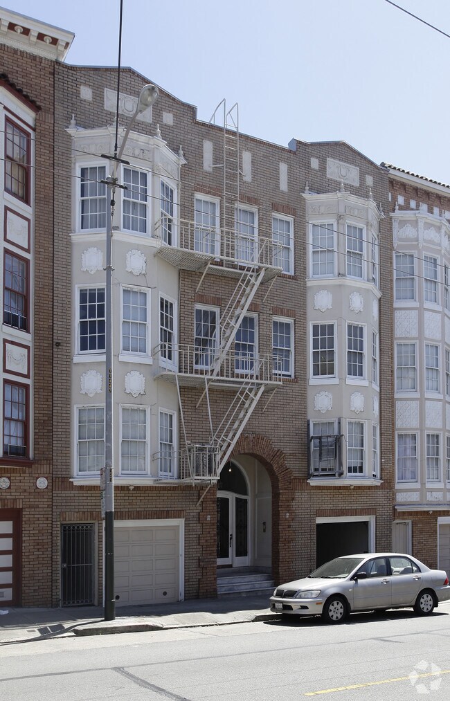 Building Photo - 1447 Chestnut St