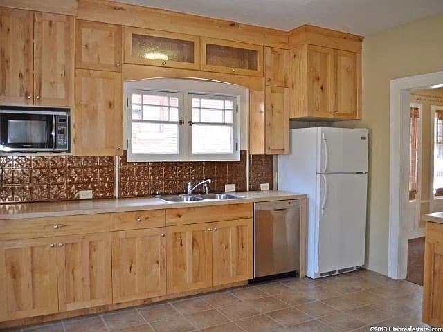 Building Photo - 976 24th St