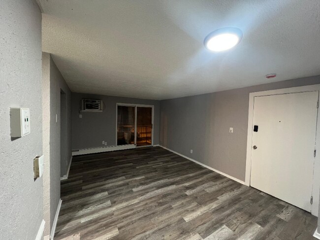 Foto del edificio - 13430 Euclid Ave