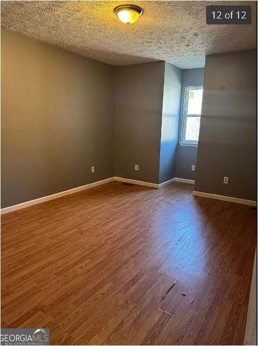 Foto del edificio - Room in Apartment on River Park Dr