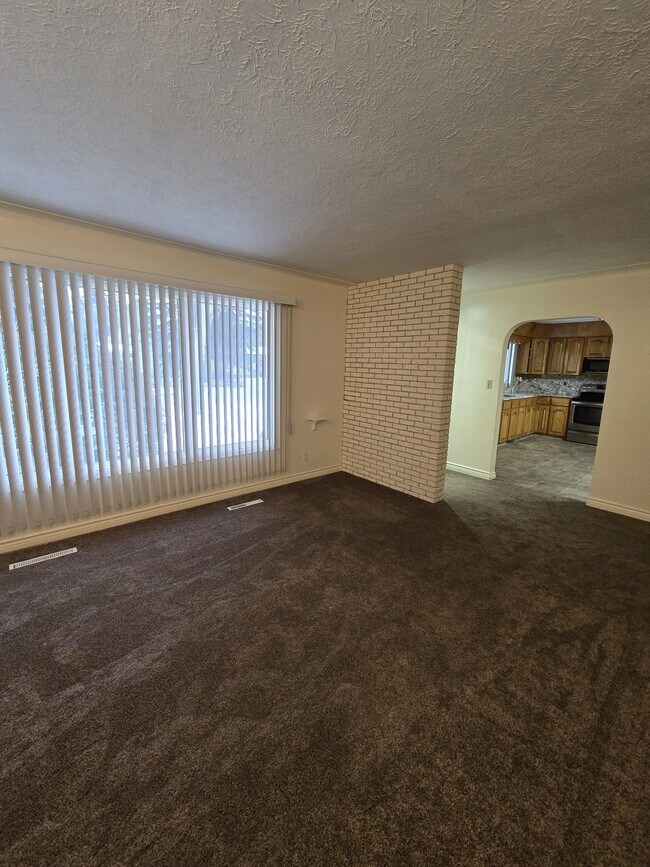 Building Photo - 232 Frontenac Dr