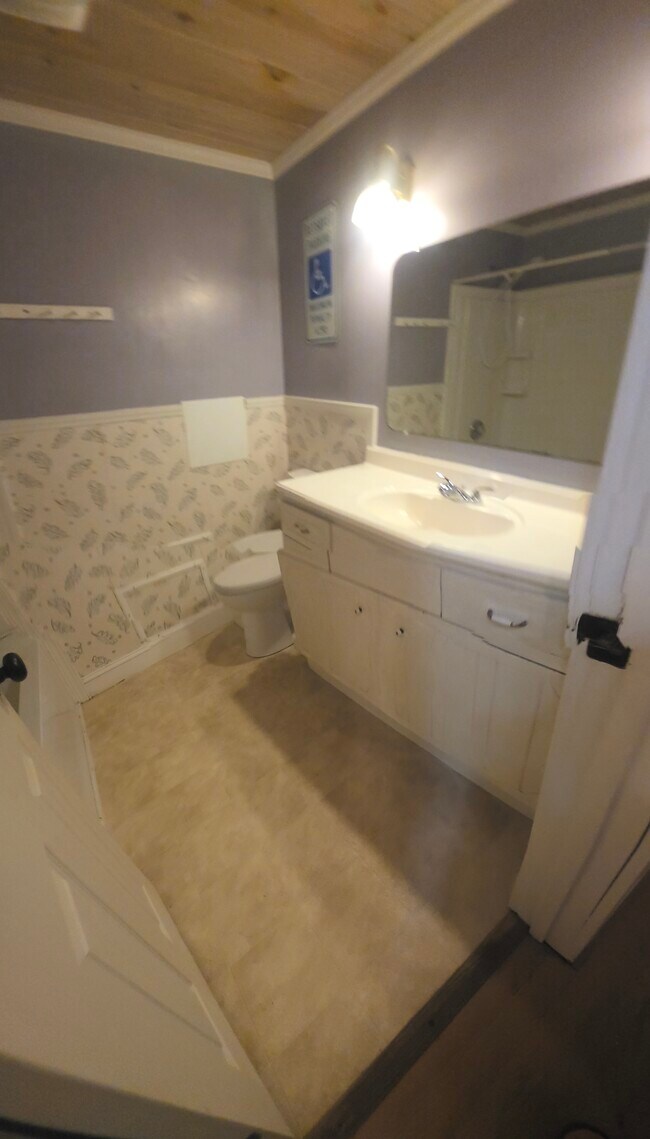 Hall bath - 181 Eastwood Bnd