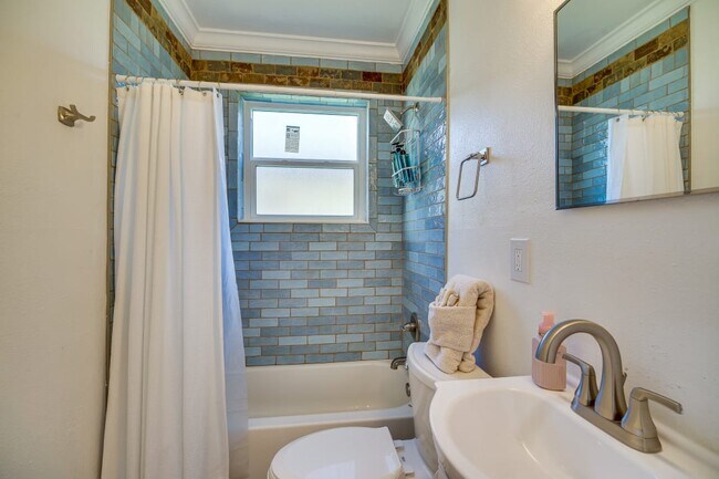 Foto del edificio - 1002 Brothers Ave.