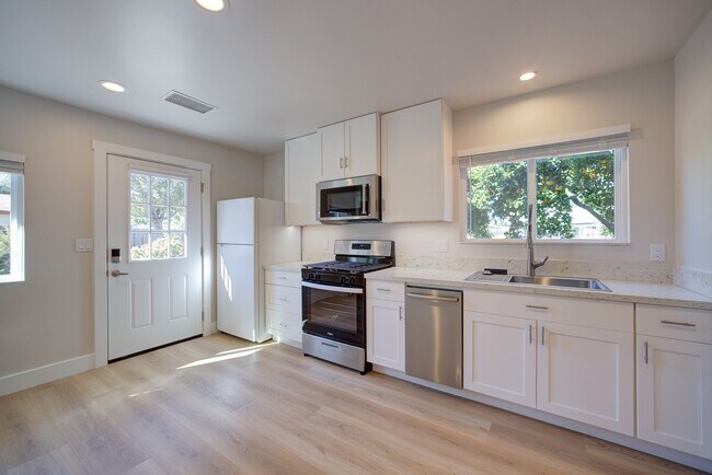 Foto del edificio - 1282 W Newport St