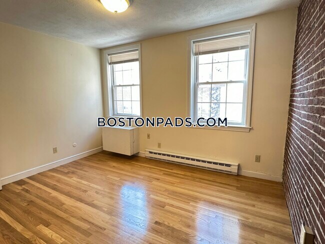 Foto del edificio - 96 Tyler St.