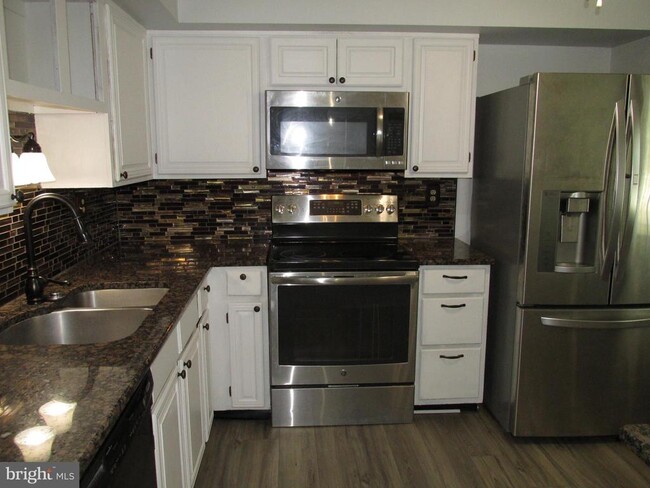 Building Photo - 4906 Berryhill Cir