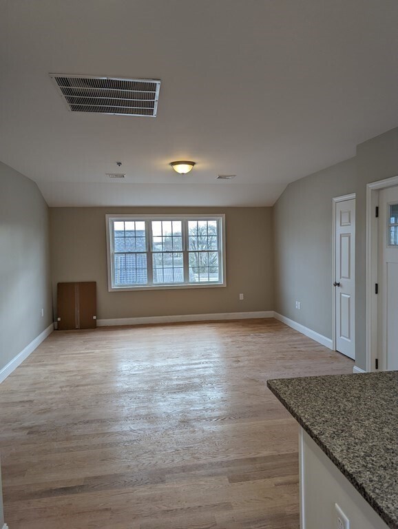 Building Photo - 207 Winthrop St