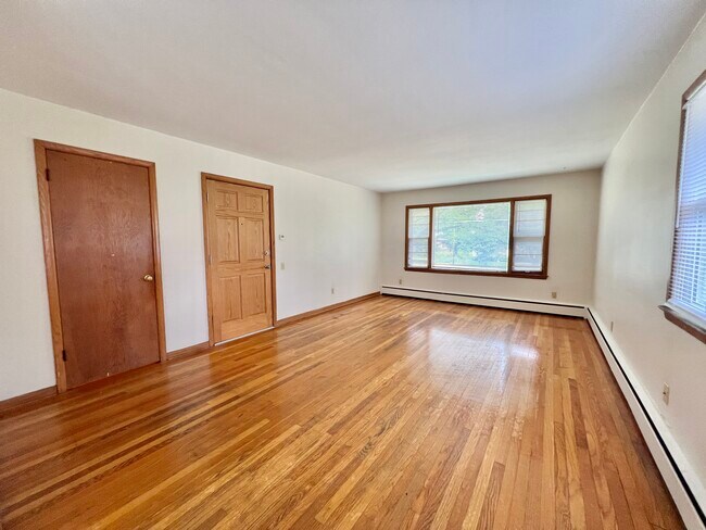 Building Photo - 4353 Britta Dr