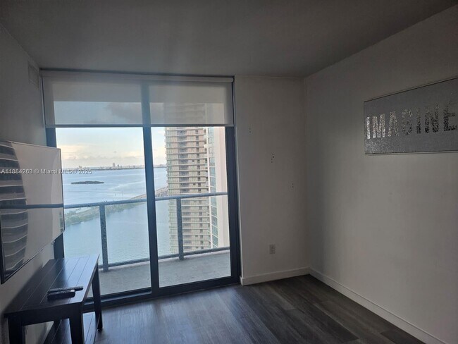 Foto del edificio - 501 NE 31st St