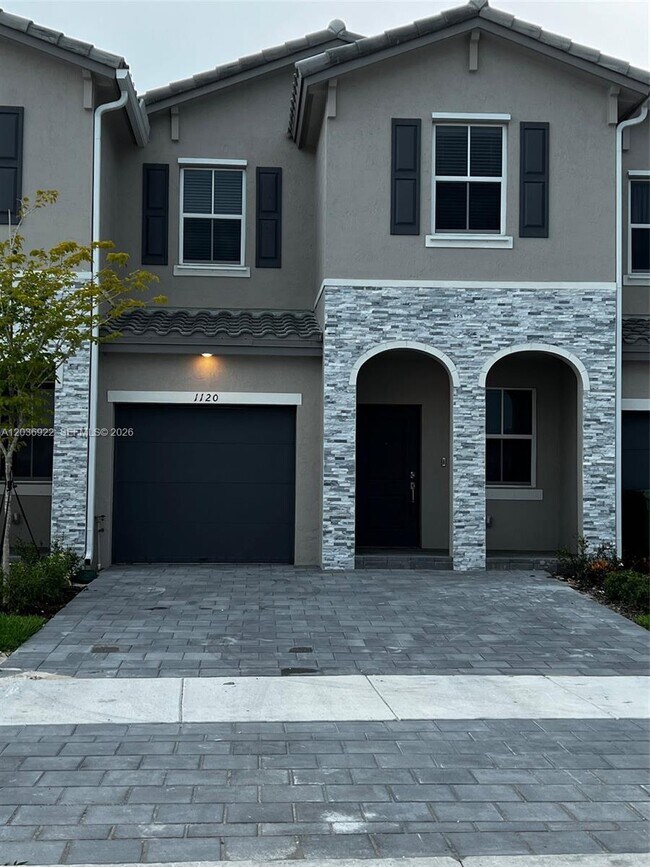 Foto del edificio - 1120 SE 26th Ct