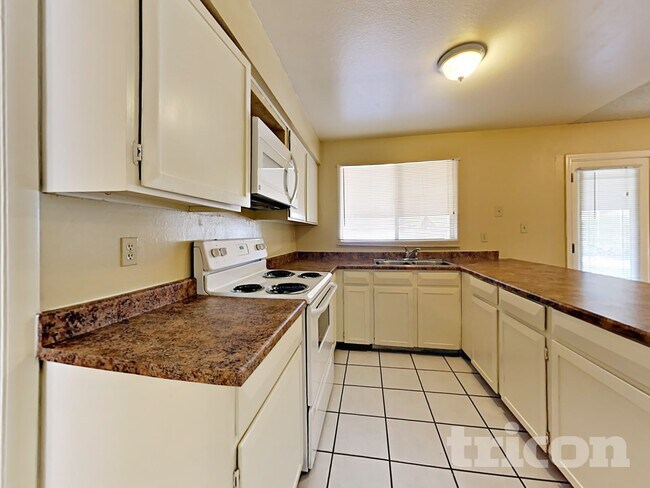 Building Photo - 4302 N 79th Ave