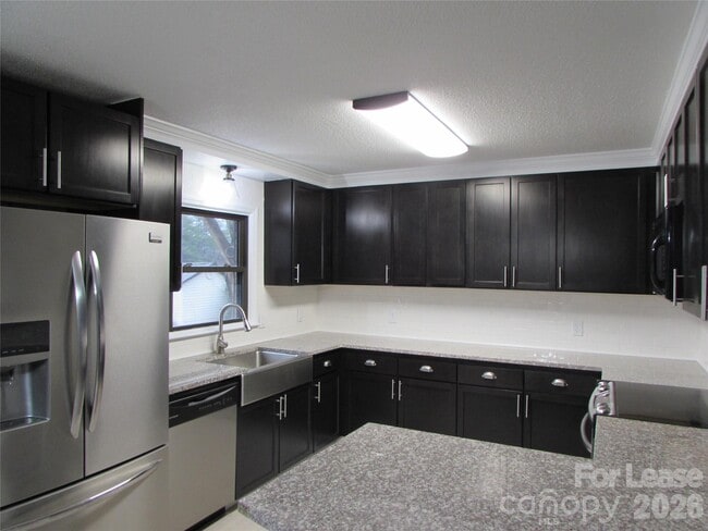 Building Photo - 2725 Sloop Rd