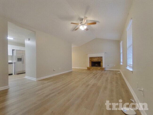 Foto del edificio - 210 Legend Dr