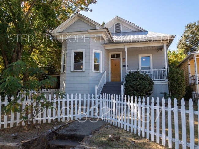 Building Photo - Conveniently located 2 Bedroom Home Near Downtown Sonora