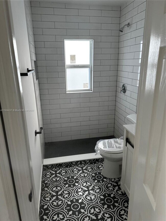 Foto del edificio - 1068 NW 66th St