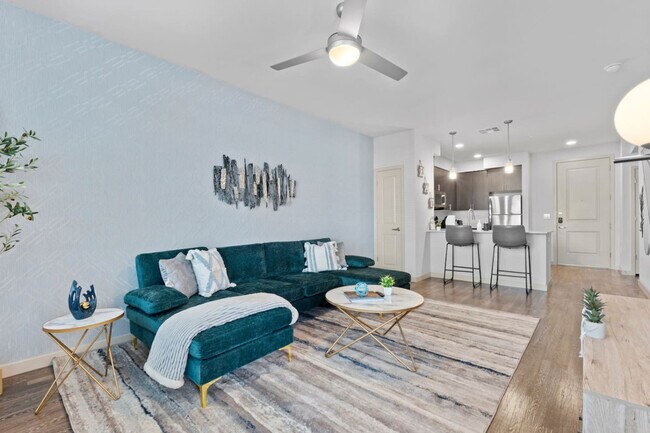 Building Photo - 711 W Broadway Rd