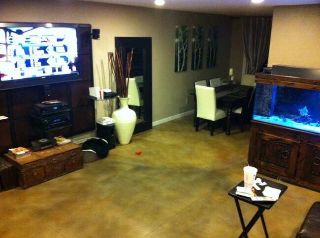 Vista alternativa del edificio 1 - 333 Newport Ave