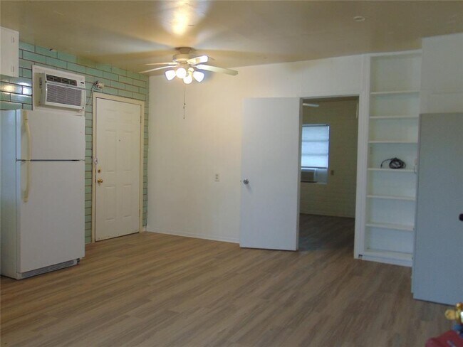 Foto del edificio - 1701 E 38th St
