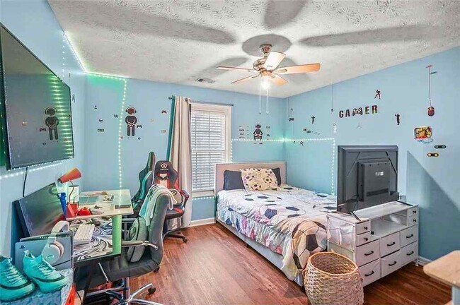 Foto del edificio - 340 Lazy Willow Ln