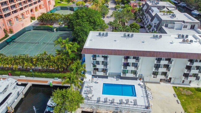 Foto del edificio - 6901 Edgewater Dr