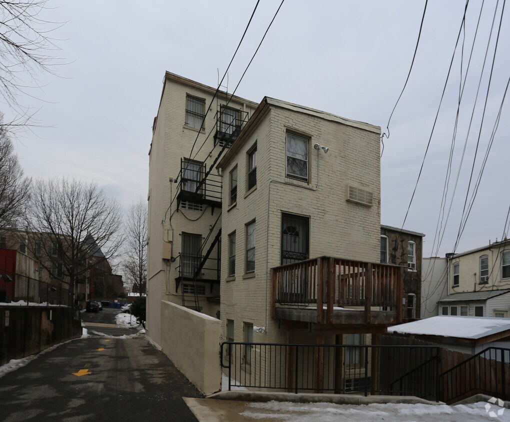 Building Photo - 311 3rd St NE