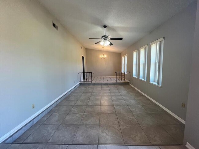 Building Photo - 8254 Deming Dr