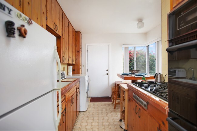 Building Photo - 4774-4780 Coronado Ave