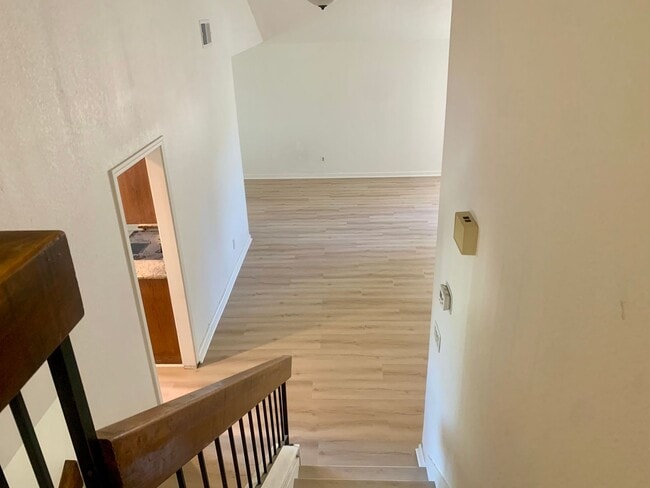 Building Photo - Large 4 bedroom in Orangevale with huge yard