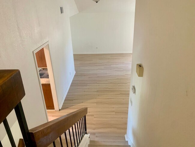 Foto del edificio - Large 4 bedroom in Orangevale with huge yard