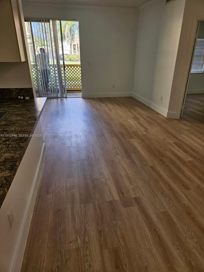 Foto del edificio - 18324 NW 68th Ave