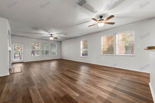 Foto del edificio - 1004 Riverside Ct