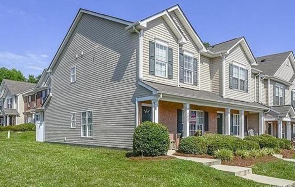 3005 Golden Dale Ln, Charlotte, NC 28262 Townhouse for Rent in