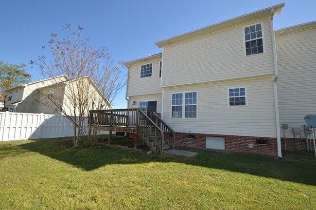 Building Photo - Overhills Creek