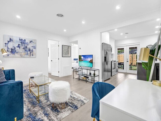 Building Photo - 4601 NE 4th Ave