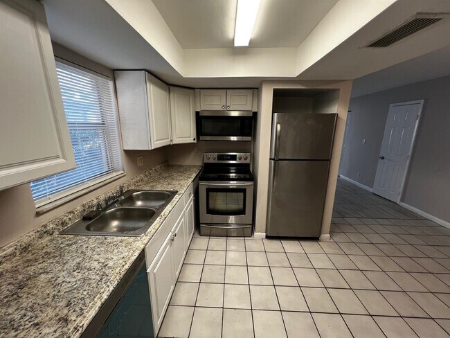 Foto del edificio - 890A SW 80th Ave