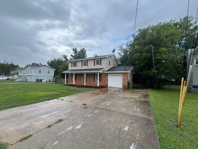Foto del edificio - Stunning Newly Remodeled 4BR/2BA Home in Huntsville – Pet Friendly!