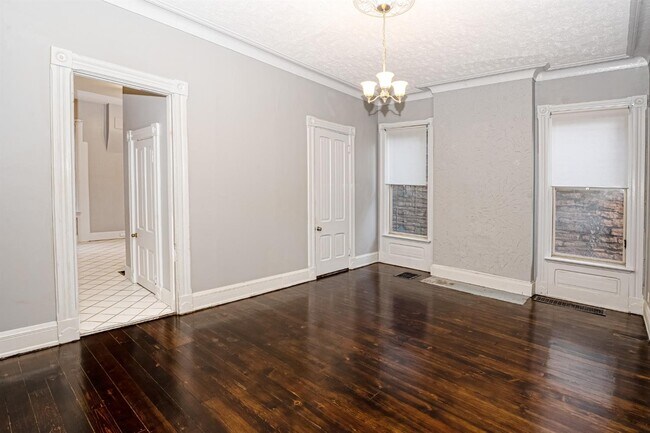 Building Photo - 2108 Kemper Ln
