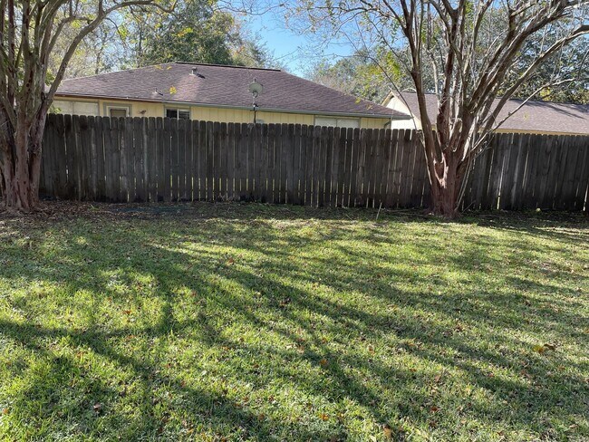 Building Photo - 6822 Harpers Dr