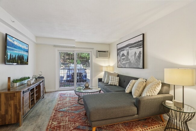 Building Photo - Heritage at the River