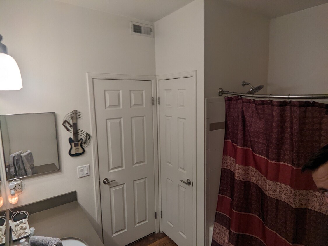 Foto principal - 2100 E Bengal Blvd