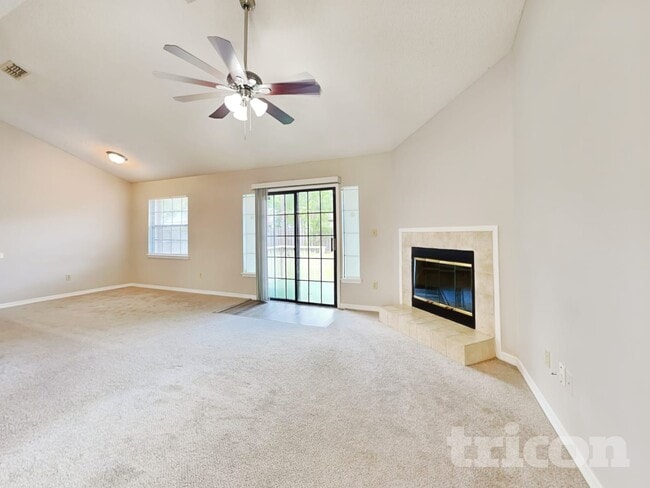 Foto del edificio - 8129 Mactavish Way W