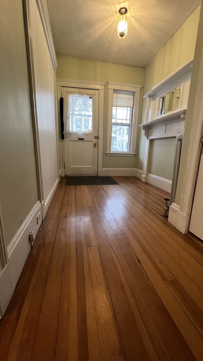 Foto del edificio - 75 Pearson Rd