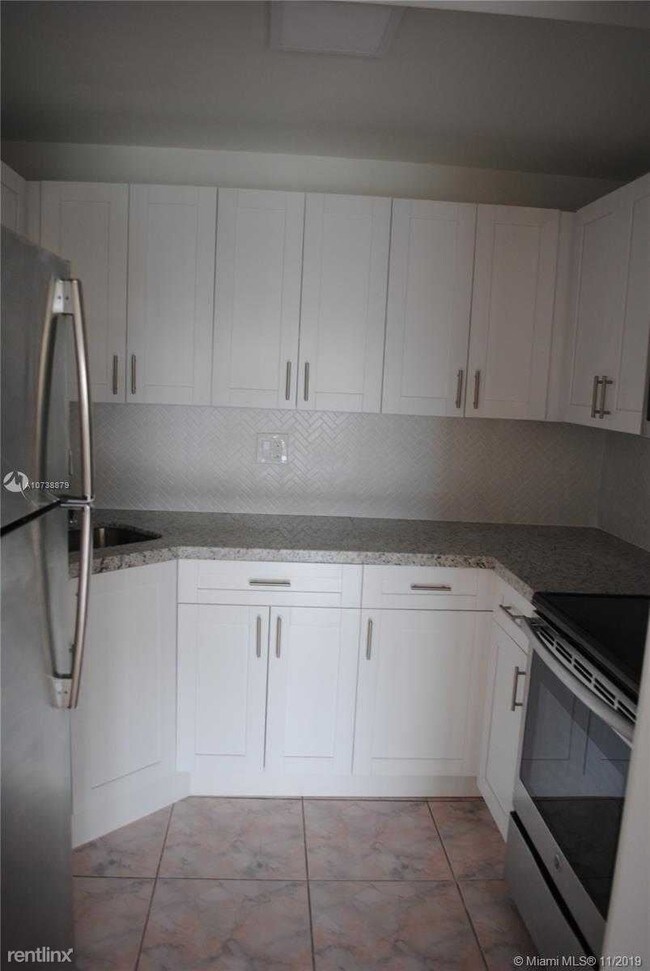 Building Photo - 2 br, 2 bath Condo - 1300 SW 122nd Ave 411B-2