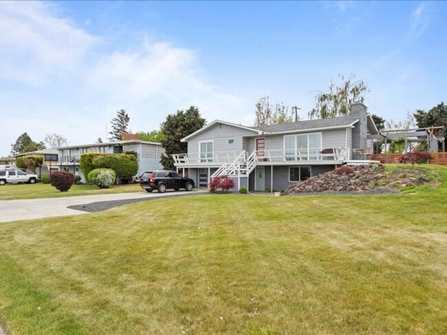 Building Photo - 3603 W Canal Dr