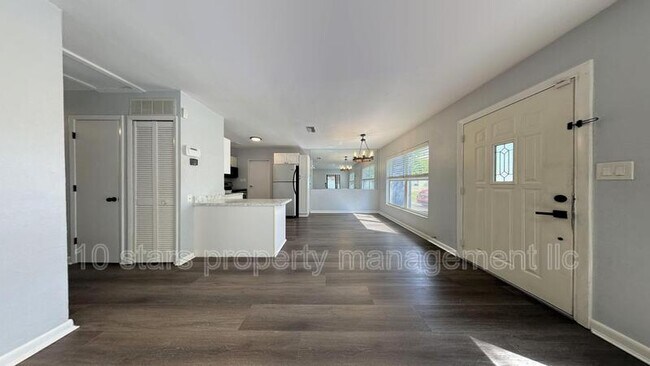 Foto del edificio - 8320 58th St