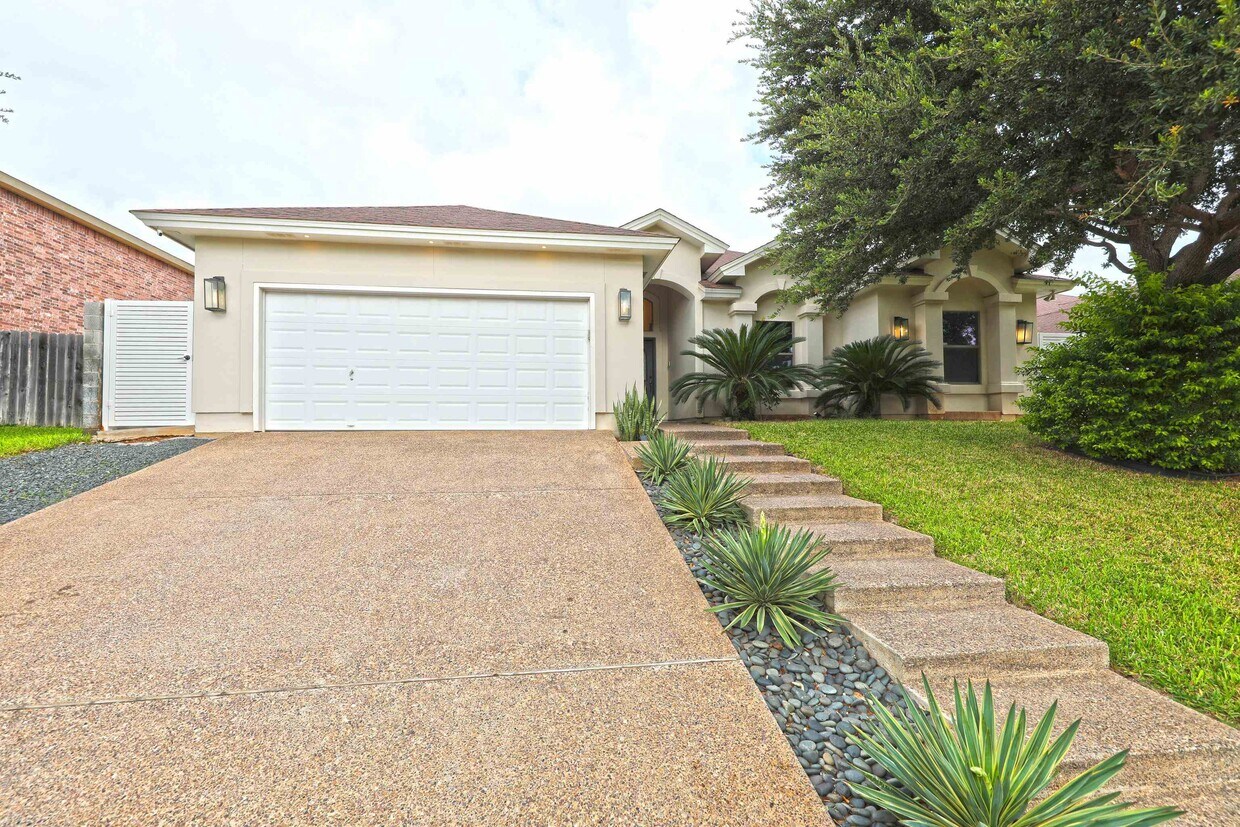 402 Starling Creek Loop, Laredo, TX 78045 House Rental in Laredo, TX