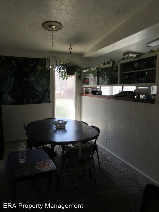 Building Photo - 3 br, 2 bath House - 418 Circle Way Dr.